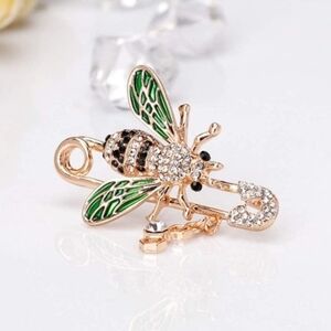 NEW Crystal Bumble Bee Safety Pin Lapel Brooch Gold Tone Rhinstones Enamel Cute